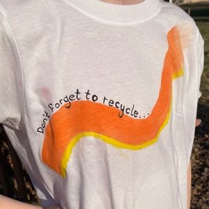 Hand painted shirt 💚